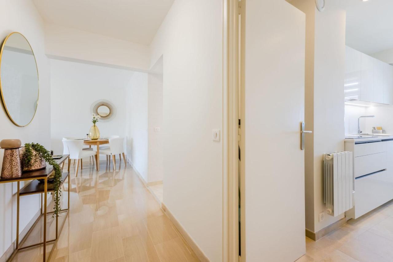 Stylish 1-bedroom Close To Beaches Apartment *